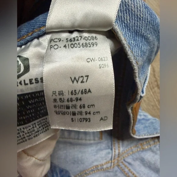 Levi's 501 Light Blue Denim Short - Picture 6 of 9